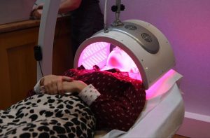 She completed the 30-minute session by going under a pink UV light